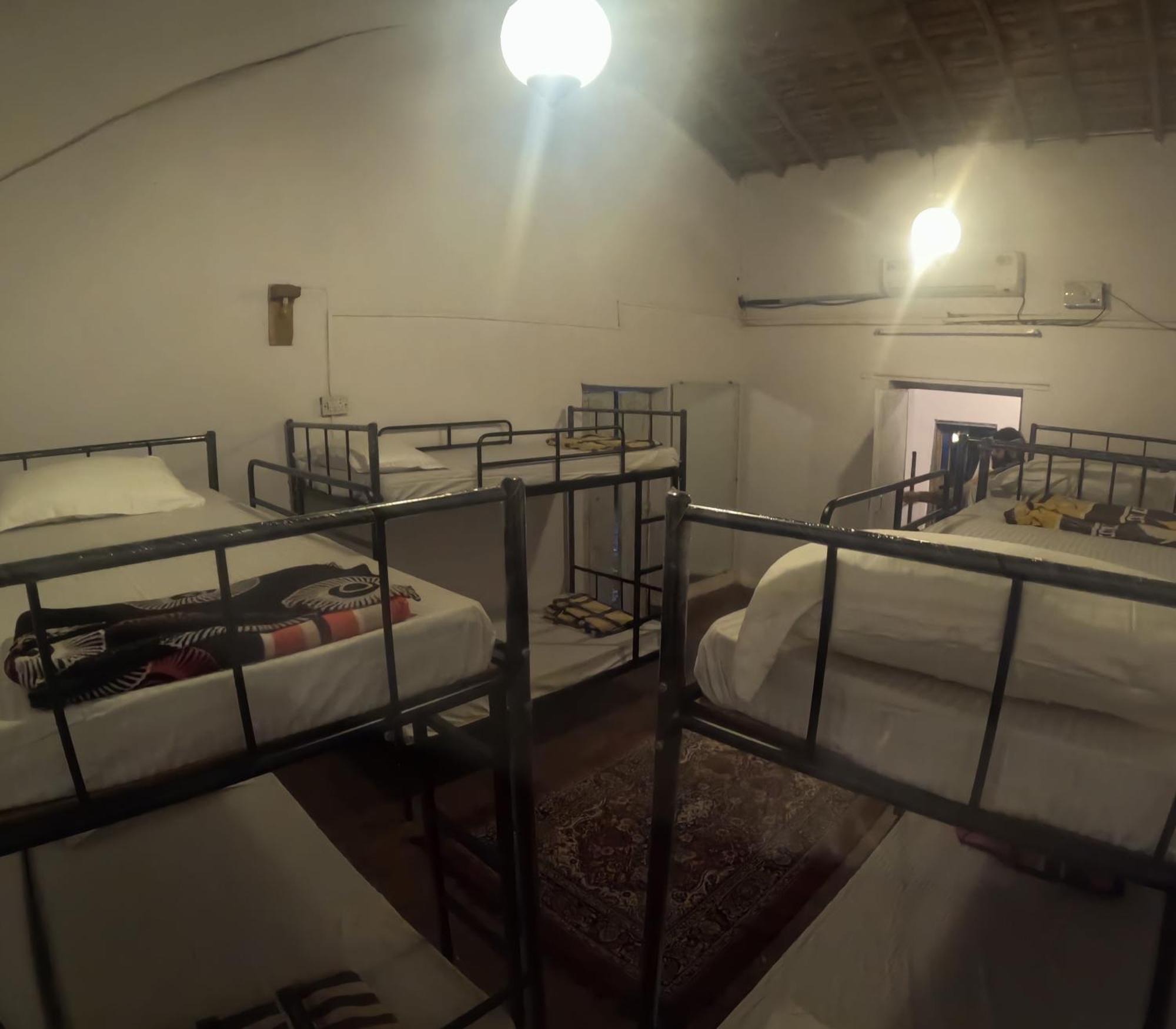 Streetmates Hostel 안주나 외부 사진