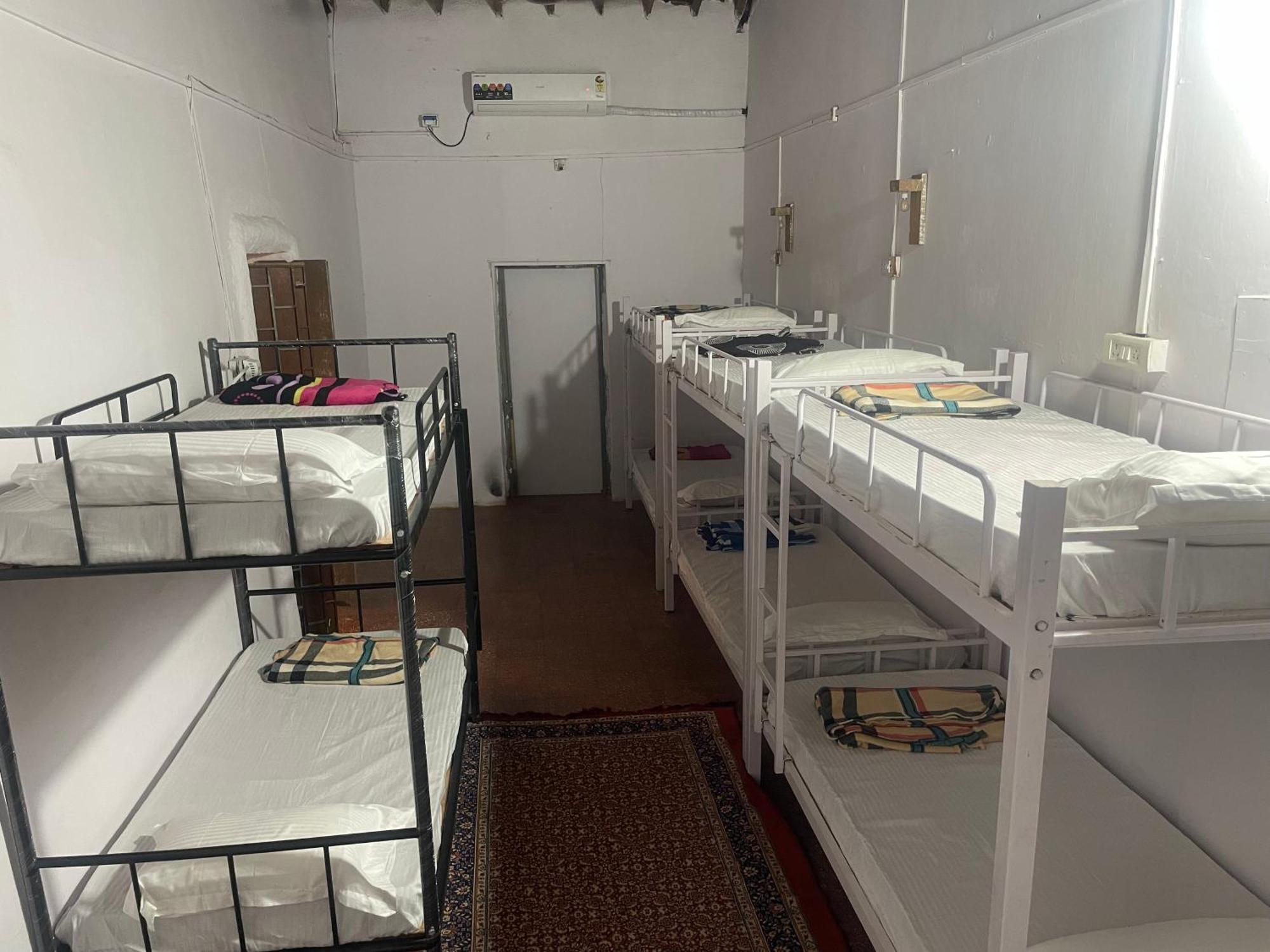 Streetmates Hostel 안주나 외부 사진